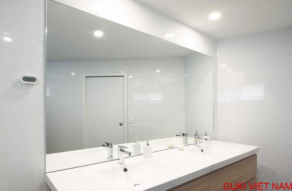 Gương hình chữ nhật treo nhà tắm màu gỗ đẹp đơn giản GNT001