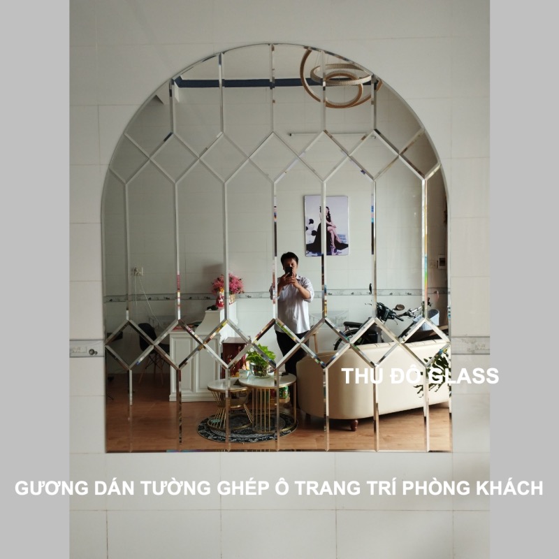 Gương dán tường ghép ô trang trí phòng khách tại Thanh Hóa