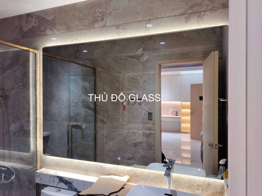 Gương soi nhà tắm - gương phòng tắm kích thước khổ lớn có gắn đèn led cảm ứng